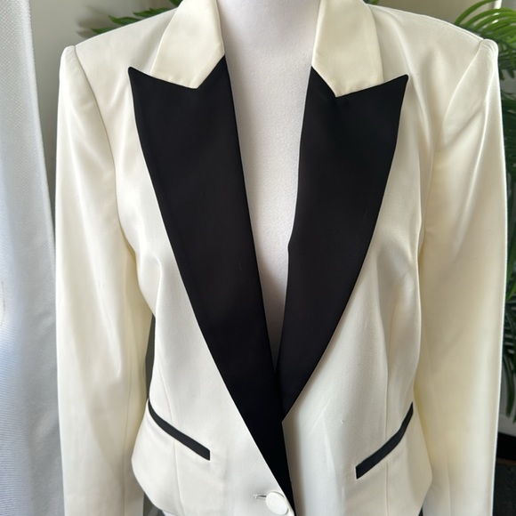 L’AGENECE WOMEN’S Scarlet Crop Blazer Jacket, Size 8, $750 - Picture 11 of 12